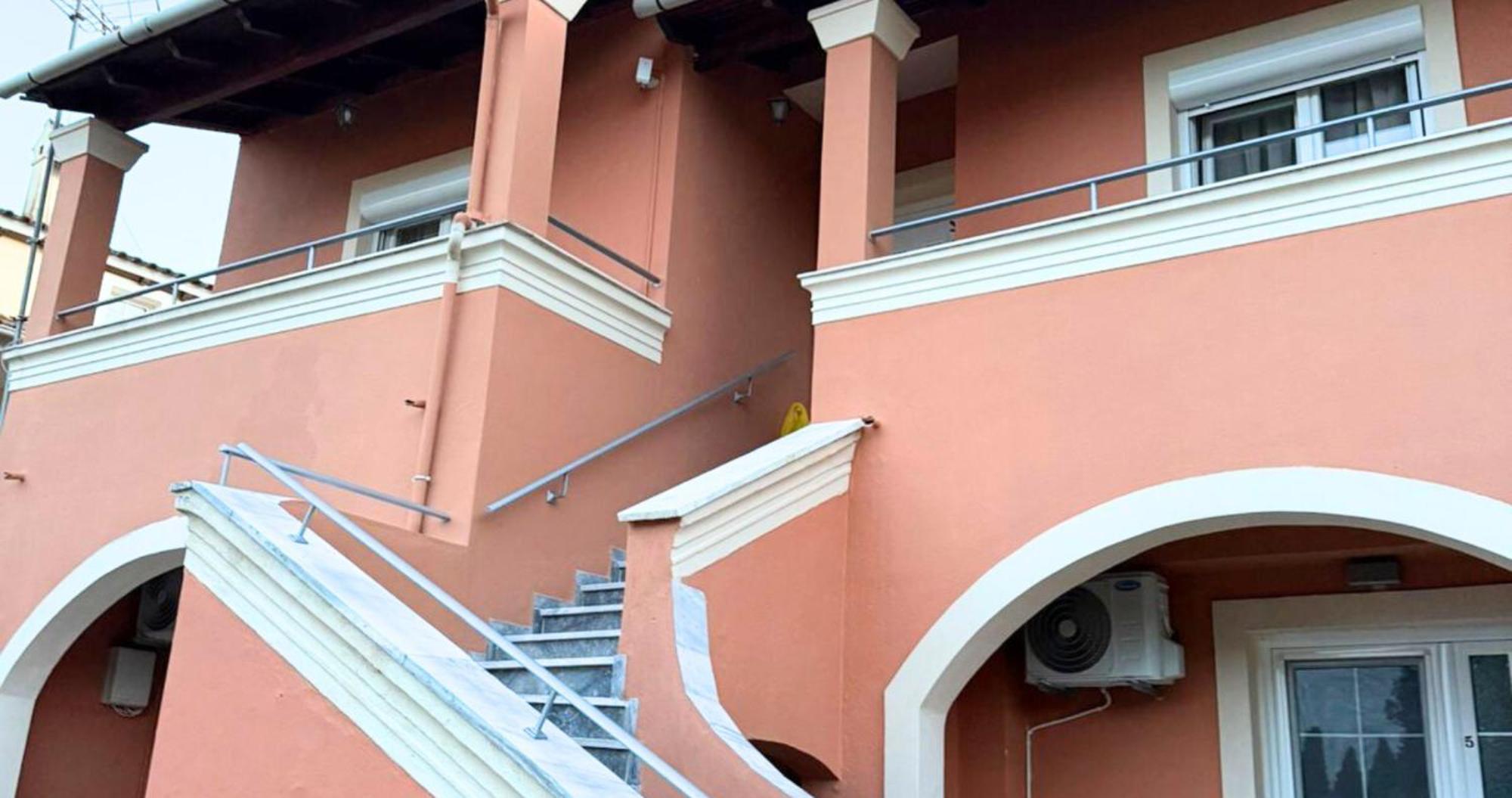 Georgia'S Apartments, Ipsos - Complex S Exterior photo